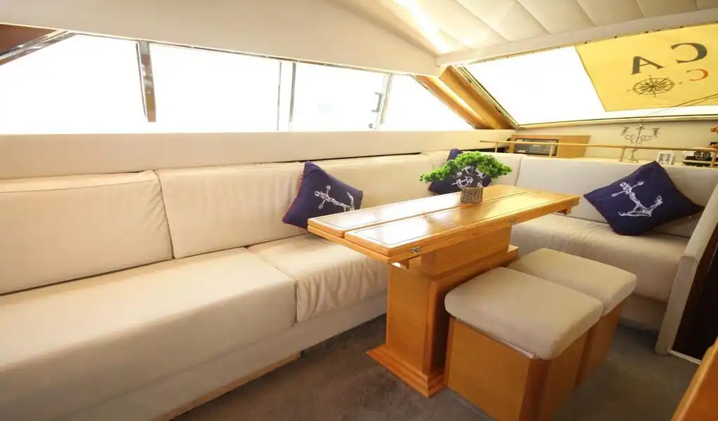YACHT LUXURY LEGENDS